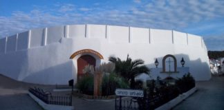 Exteriores de la plaza de toros de Cabeza la Vaca. clic en la foto para ampliar